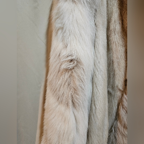 Rovalia Mink Stroller with Shadow Fox Trim - Picture 2 of 6